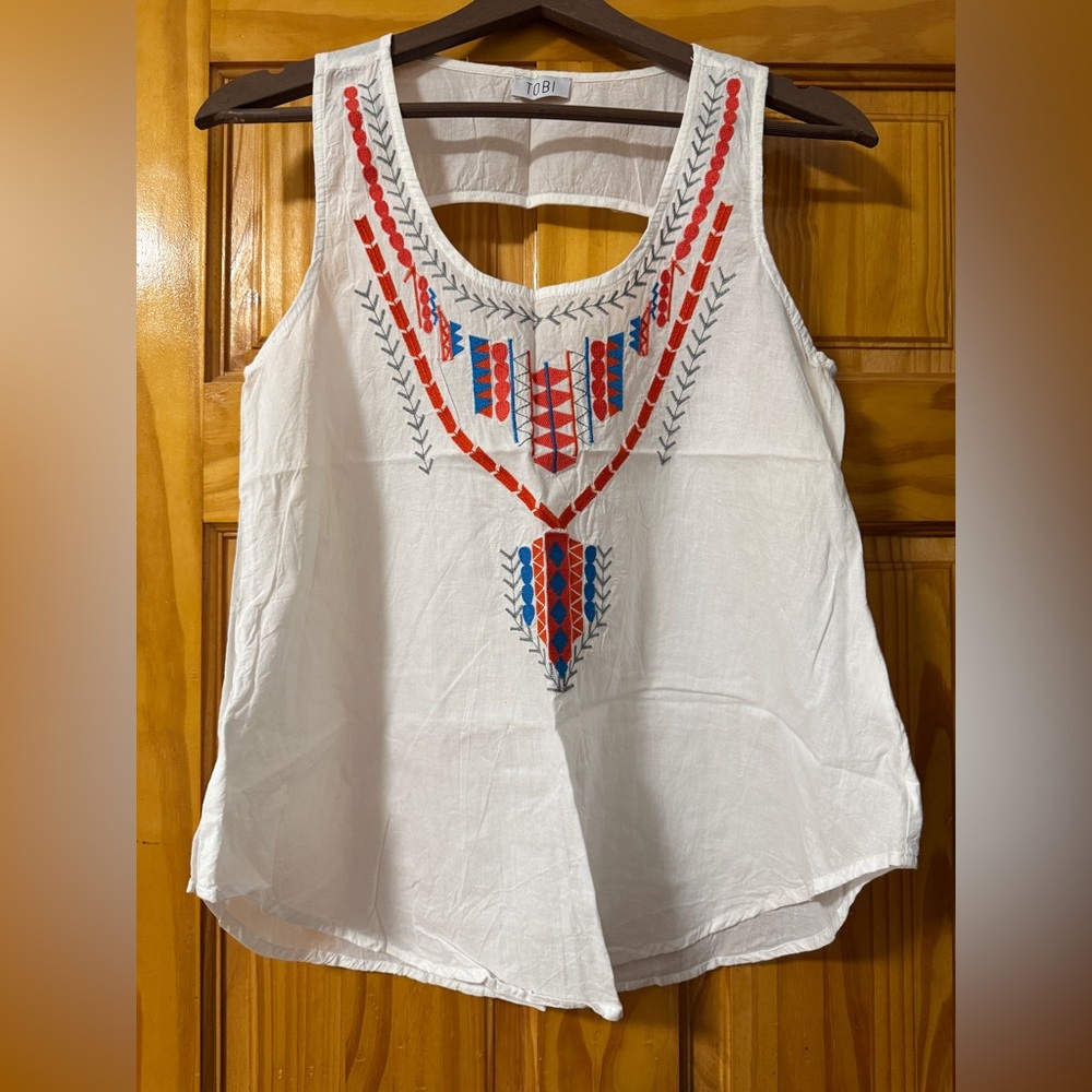 Embroidered White Sleeveless Top, size Small